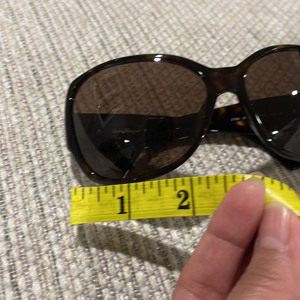 Salvatore Ferragamo women’s
Sunglasses. - Picture 4 of 9